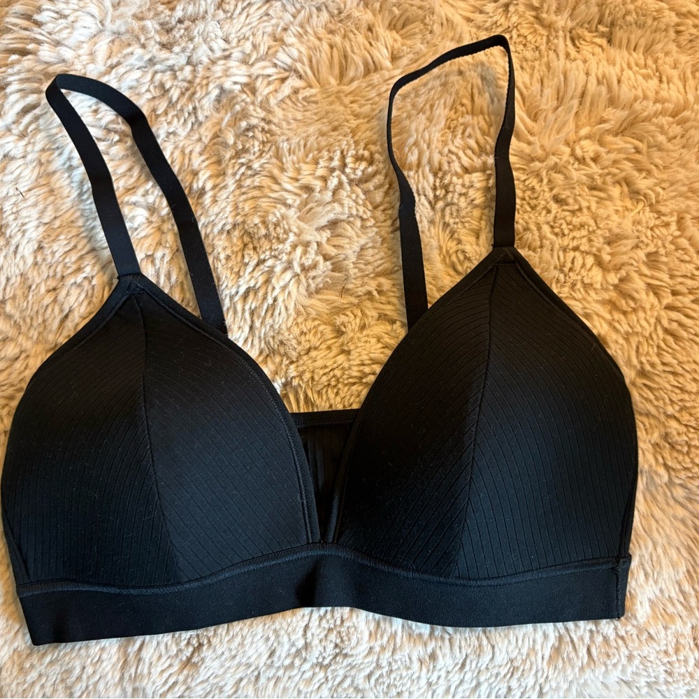 Auden Black Wireless Ribbed lightly lined plunge Bralette M NWOT